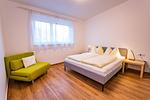 Schlafzimmer 1, Doppelbett - City Dream 1 by Alpenidyll Apartments - Top-Hundeurlaub