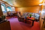 Schlafsofa mit Fernseher - Huberhof 8 by Alpenidyll Apartments - Top-Hundeurlaub