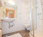 Dusche und WC - City Life 7 by Alpenidyll Apartments - Top-Hundeurlaub