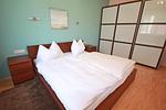 Schlafzimmer mit Doppelbett - Apart  15 by Alpenidyll Apartments - Top-Hundeurlaub
