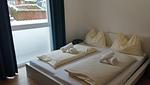 Schlafzimmer 1, Doppelbett - Bergblick by Alpenidyll Apartments - Top-Hundeurlaub