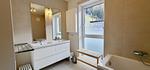 Badezimmer, Dusche und Badewanne - Bergblick by Alpenidyll Apartments - Top-Hundeurlaub