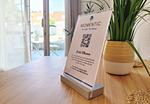 Rundum gut informiert - Alles auf einen Blick - Charmantes Appartement am Hafen mit gratis Bettwäsche-Paket und Terrasse - Top-Hundeurlaub