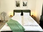 Großes gemütliches Bockspring-Doppelbett - Romantische Ferienwohnung am Hafen mit gratis Bettwäsche-Paket und Terrasse - Top-Hundeurlaub