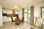 Küche / Küchenzeile - FeWo15-1: strandnah,Terrasse,Sauna,Pool - Top-Hundeurlaub