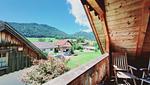 Balkon mit Aussicht in die Berge - Stodertraum 2 "Gänseblümchen" by Alpenidyll Apartments - Top-Hundeurlaub