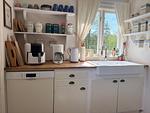 Gemütliche Küche mit Blick in die Natur in Småland - Hus Hultsnäs - Top-Hundeurlaub