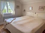 Schlafzimmer mit Doppelbett im ruhigen Ferienhaus in Schweden - Hus Hultsnäs - Top-Hundeurlaub