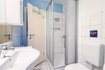 Badezimmer mit Dusche und WC - Haus 45b - Top-Hundeurlaub