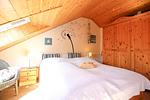 2. Schlafzimmer mit Doppelbett und Kleiderschrank - Haus 45b - Top-Hundeurlaub