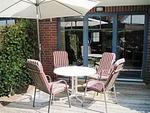Terrasse mit Gartenmöbeln - Wohnung 10-3 - Top-Hundeurlaub