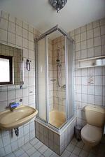 Badezimmer - DHH Meisenweg 26 - Top-Hundeurlaub