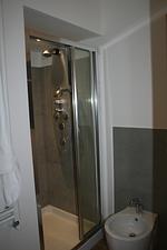 I11q Villa Regina-Traumhaus mit Seeblick und eingezäunten Garten. Hunde herzlich willkommen. Swimmingpool - Top-Hundeurlaub