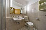 Badezimmer mit Waschtisch und WC - Hus Strandkieker 08 - Top-Hundeurlaub