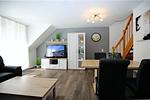 Wohnzimmer mit Essbereich und TV - Wohnung 05-6 - Top-Hundeurlaub
