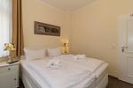 Schlafzimmer mit Doppelbett - Dünenschloss 1-17 - Top-Hundeurlaub
