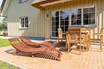 Terrasse mit Liegen und Essbereich - Horrido - Top-Hundeurlaub