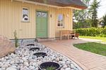 Außenansicht eines Hauses mit grüner Haustür - Horrido - Top-Hundeurlaub