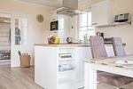 Küche / Küchenzeile - Ferienhaus Haubenlerche 25 - Top-Hundeurlaub