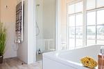 Badezimmer - Ferienhaus Haubenlerche 25 - Top-Hundeurlaub