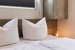 Schlafzimmer - Ferienhaus "10 Grad Ost" (10) - Top-Hundeurlaub