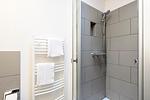 Badezimmer mit Dusche - Deichhäuser Anna Küste 1-32 - Top-Hundeurlaub