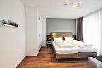Schlafzimmer mit Doppelbett, Kleiderschrank - Deichhäuser Anna Küste 3-34 - Top-Hundeurlaub