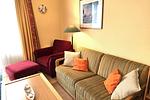 Wohn-Essbereich mit Couch - Hus Inselkieker 216 - Top-Hundeurlaub