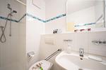 Badezimmer mit Dusche - Hus Inselkieker 216 - Top-Hundeurlaub