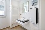 Badezimmer mit Waschtisch - Aparthotel Ostseeallee 2-08 - Top-Hundeurlaub