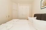 Schlafzimmer mit Doppelbett - Meeresblick 009 - Top-Hundeurlaub