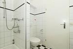 Badezimmer mit Dusche - Meeresblick 009 - Top-Hundeurlaub