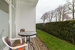 Terrasse mit Gartenmöbeln und Grünfläche - Meeresblick 009 - Top-Hundeurlaub