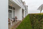 Terrasse mit Gartenmöbeln und Grünfläche - Meeresblick 009 - Top-Hundeurlaub