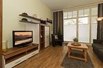 Wohn-Essbereich mit Couch und Flatscreen-TV - Meeresblick 009 - Top-Hundeurlaub