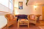 Wohn-Essbereich mit Sitzgelegenheiten - Meeresblick 026 - Top-Hundeurlaub