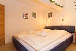 Schlafzimmer mit Doppelbett - Meeresblick 026 - Top-Hundeurlaub