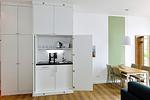 Wohn/ Essbereich mit Küchenzeile - Aparthotel Anna Düne 0-02 - Top-Hundeurlaub