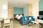 Wohn/ Essbereich mit Couch und Fernseher - Aparthotel Anna Düne 0-05 - Top-Hundeurlaub