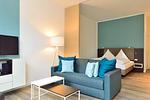 Wohn/ Essbereich mit Couch und Fernseher - Aparthotel Anna Düne 0-09 - Top-Hundeurlaub