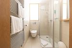 Badezimmer - Cuxlandhotel  Doppelzimmer 111 - Top-Hundeurlaub