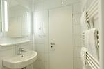Badezimmer - Cuxlandhotel  Doppelzimmer 116 - Top-Hundeurlaub