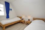 2. Schlafzimmer mit Einzelbetten - Reethaus 13b - Top-Hundeurlaub
