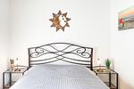 Schlafzimmer mit Doppelbett - Wohnung 03-1 - Top-Hundeurlaub