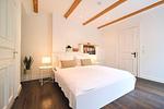 Schlafzimmer zur Gartenseite mit Doppelbett (140x200cm) - Ferienwohnung Villa Wagersrott - Top-Hundeurlaub