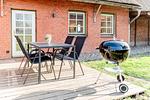 Terrasse mit Grill - Ferienwohnung Teve im Reethus Mühlenlund - Top-Hundeurlaub