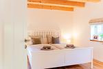 Blick ins Schlafzimmer - Ferienwohnung Hanna im Reethus Mühlenlund - Top-Hundeurlaub