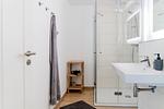 Badezimmer mit Dusche und WC - Ferienwohnung Hanna im Reethus Mühlenlund - Top-Hundeurlaub