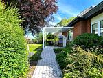 Überdachte Terrasse mit Strandkorb und Garten - Ferienhaus Landliv Huus - Top-Hundeurlaub