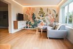 Wohnbereich mit gemütlichem Sofa und Smart-TV - Ferienhaus Landliv Huus - Top-Hundeurlaub